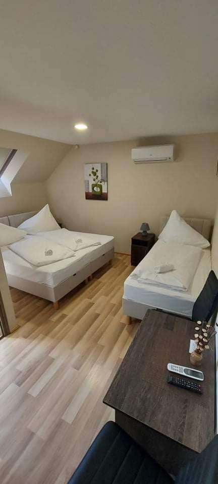 Soerpatika Vendeghaz Hotel Badacsonytomaj Phòng bức ảnh