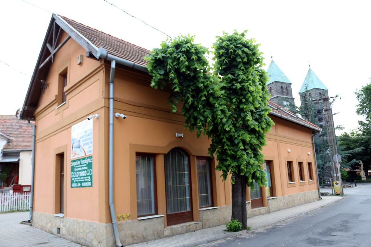 Soerpatika Vendeghaz Hotel Badacsonytomaj Ngoại thất bức ảnh