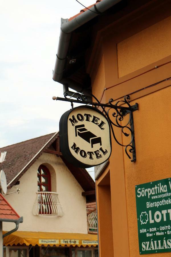 Soerpatika Vendeghaz Hotel Badacsonytomaj Ngoại thất bức ảnh